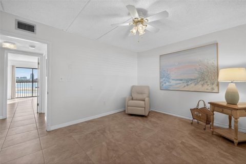 Condo in Clearwater, Florida, 2 bedrooms  № 2143732 - photo 25