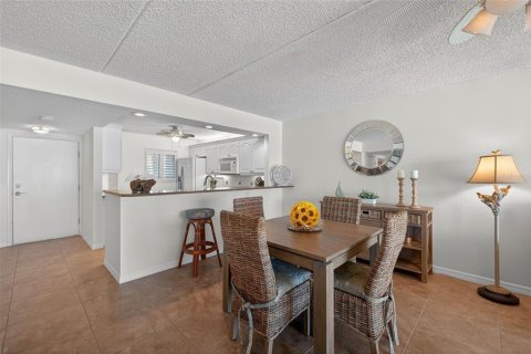 Condo in Clearwater, Florida, 2 bedrooms  № 2143732 - photo 13