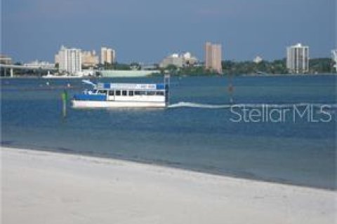 Condo in Clearwater, Florida, 2 bedrooms  № 2143732 - photo 2