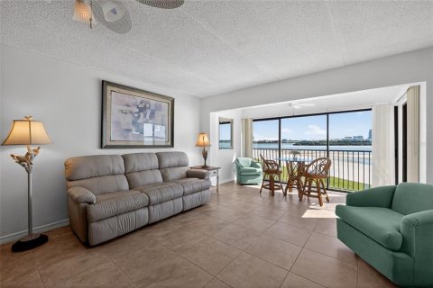 Condo in Clearwater, Florida, 2 bedrooms  № 2143732 - photo 9