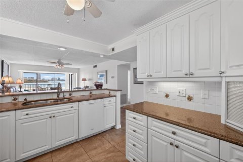 Condo in Clearwater, Florida, 2 bedrooms  № 2143732 - photo 15