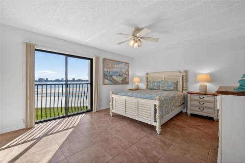 Condo in Clearwater, Florida, 2 bedrooms  № 2143732 - photo 19