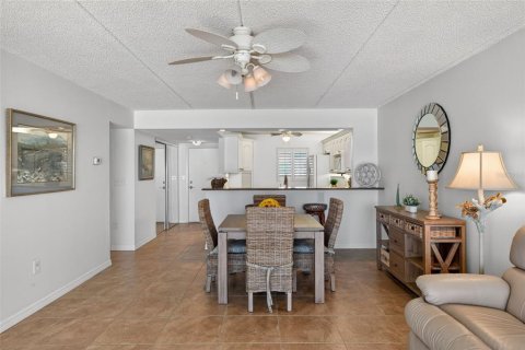Condo in Clearwater, Florida, 2 bedrooms  № 2143732 - photo 14