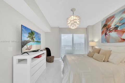 Condo in North Miami Beach, Florida, 3 bedrooms  № 2087986 - photo 26