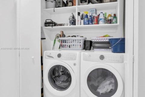 Condo in North Miami Beach, Florida, 3 bedrooms  № 2087986 - photo 24