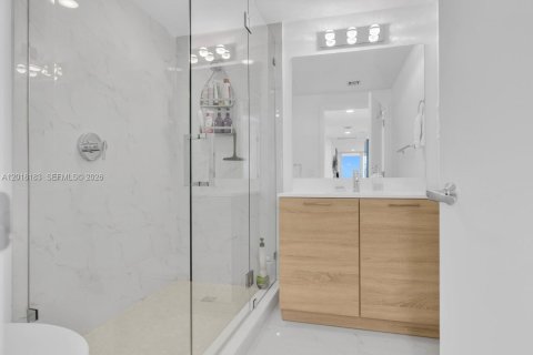 Condo in North Miami Beach, Florida, 3 bedrooms  № 2087986 - photo 23