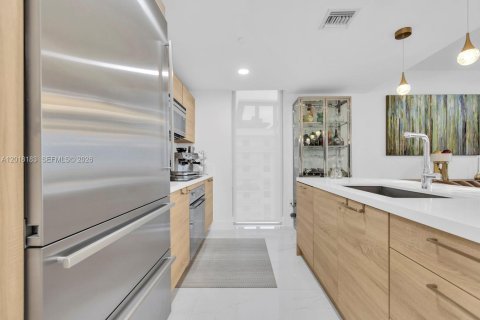 Condo in North Miami Beach, Florida, 3 bedrooms  № 2087986 - photo 15