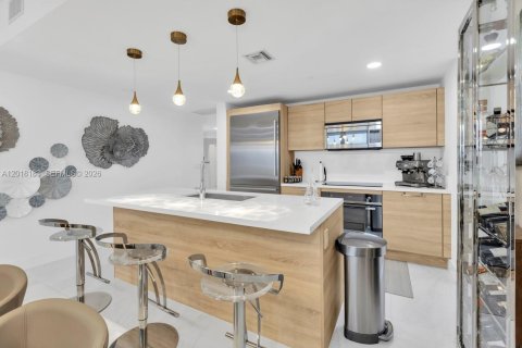 Condo in North Miami Beach, Florida, 3 bedrooms  № 2087986 - photo 14