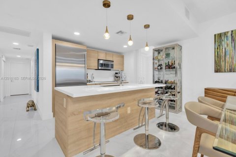 Condo in North Miami Beach, Florida, 3 bedrooms  № 2087986 - photo 13
