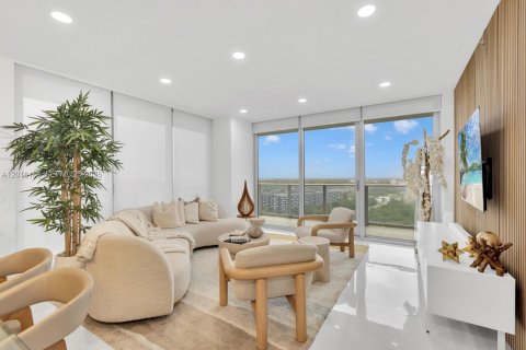 Condo in North Miami Beach, Florida, 3 bedrooms  № 2087986 - photo 3