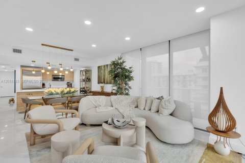 Condo in North Miami Beach, Florida, 3 bedrooms  № 2087986 - photo 4