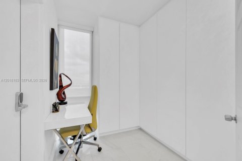 Condo in North Miami Beach, Florida, 3 bedrooms  № 2087986 - photo 16