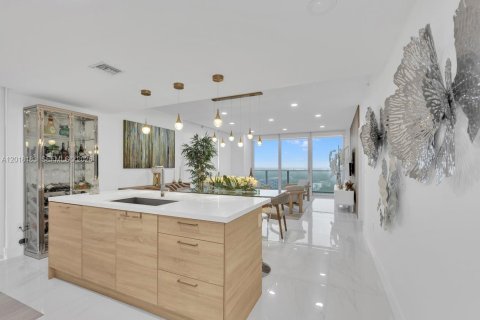 Condo in North Miami Beach, Florida, 3 bedrooms  № 2087986 - photo 12