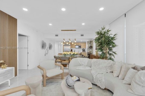 Condo in North Miami Beach, Florida, 3 bedrooms  № 2087986 - photo 6