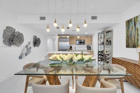 Condo in North Miami Beach, Florida, 3 bedrooms  № 2087986 - photo 8