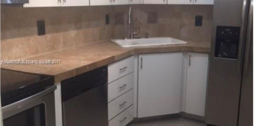 Condominio en Oakland Park, Florida, 1 dormitorio  № 1897021