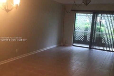 Condominio en alquiler en Oakland Park, Florida, 1 dormitorio, 70.61 m2 № 1897021 - foto 12