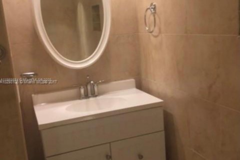 Condominio en alquiler en Oakland Park, Florida, 1 dormitorio, 70.61 m2 № 1897021 - foto 10
