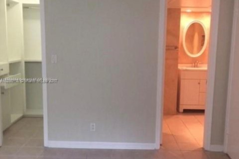 Condominio en alquiler en Oakland Park, Florida, 1 dormitorio, 70.61 m2 № 1897021 - foto 9