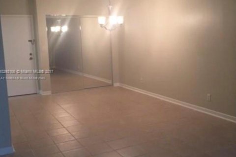 Condominio en alquiler en Oakland Park, Florida, 1 dormitorio, 70.61 m2 № 1897021 - foto 8