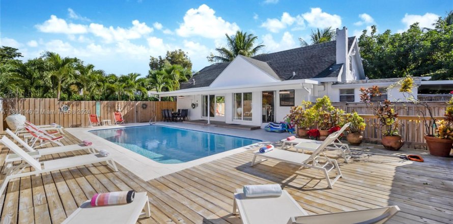 Дом в Халландейл-Бич, Флорида 4 спальни, 167.22м2 № 1961491