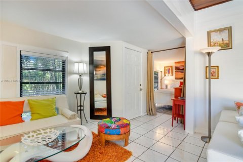 Снять в аренду виллу или дом в Халландейл-Бич, Флорида 4 спальни, 167.22м2, № 1961491 - фото 9