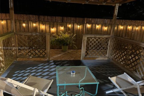 Снять в аренду виллу или дом в Халландейл-Бич, Флорида 4 спальни, 167.22м2, № 1961491 - фото 29