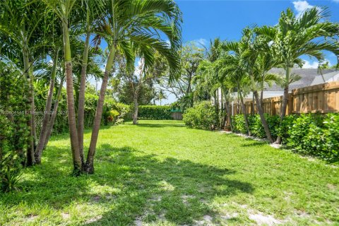 Снять в аренду виллу или дом в Халландейл-Бич, Флорида 4 спальни, 167.22м2, № 1961491 - фото 5