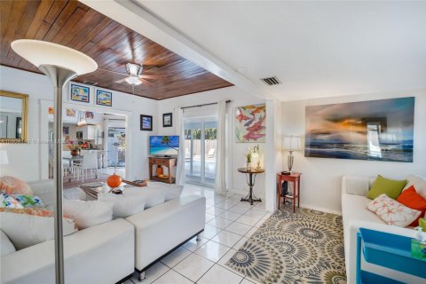 Снять в аренду виллу или дом в Халландейл-Бич, Флорида 4 спальни, 167.22м2, № 1961491 - фото 12