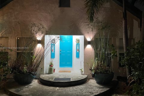 Снять в аренду виллу или дом в Халландейл-Бич, Флорида 4 спальни, 167.22м2, № 1961491 - фото 8