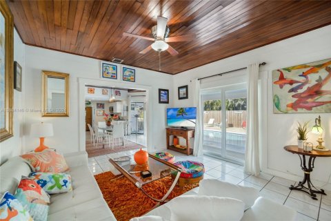 Снять в аренду виллу или дом в Халландейл-Бич, Флорида 4 спальни, 167.22м2, № 1961491 - фото 13