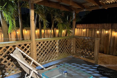 Снять в аренду виллу или дом в Халландейл-Бич, Флорида 4 спальни, 167.22м2, № 1961491 - фото 19