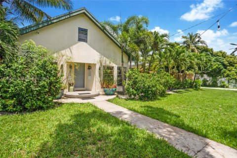 Снять в аренду виллу или дом в Халландейл-Бич, Флорида 4 спальни, 167.22м2, № 1961491 - фото 6