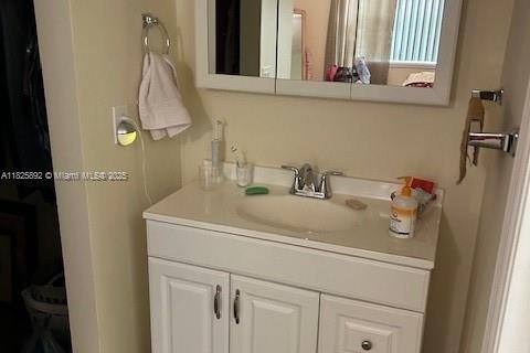 Condo in Sunrise, Florida, 2 bedrooms  № 1797546 - photo 12