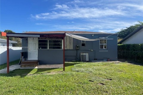 Villa ou maison à vendre à Miami, Floride: 2 chambres, 91.42 m2 № 1965955 - photo 6