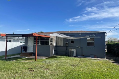 Villa ou maison à vendre à Miami, Floride: 2 chambres, 91.42 m2 № 1965955 - photo 5