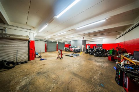 Immobilier commercial à vendre à Miami, Floride № 1987886 - photo 2