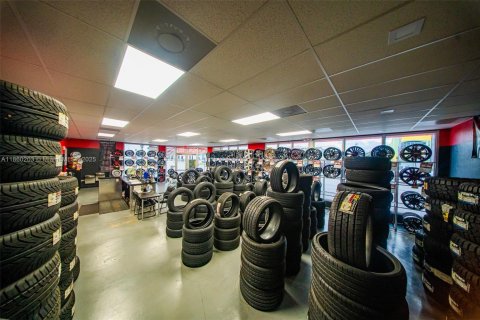 Immobilier commercial à vendre à Miami, Floride № 1987886 - photo 13