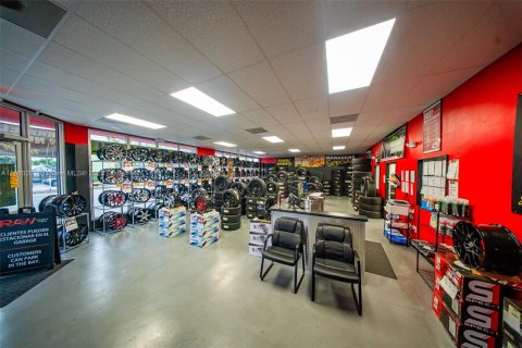 Immobilier commercial à vendre à Miami, Floride № 1987886 - photo 7