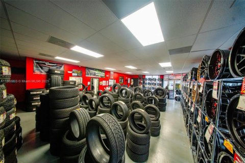 Immobilier commercial à vendre à Miami, Floride № 1987886 - photo 4