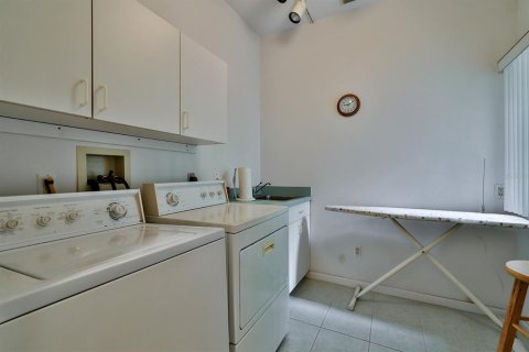 Снять в аренду виллу или дом в Эджуотер, Флорида 1 комната, 227.05м2, № 1028206 - фото 22