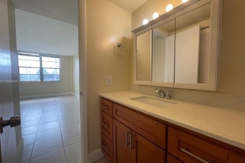 Copropriété à louer à Miami, Floride: 1 chambre, 78.04 m2 № 1941121 - photo 9