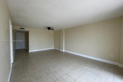 Copropriété à louer à Miami, Floride: 1 chambre, 78.04 m2 № 1941121 - photo 5