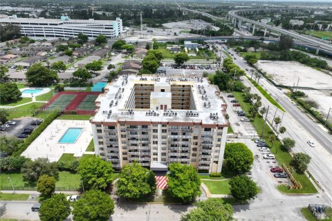 Copropriété à louer à Miami, Floride: 1 chambre, 78.04 m2 № 1941121 - photo 1