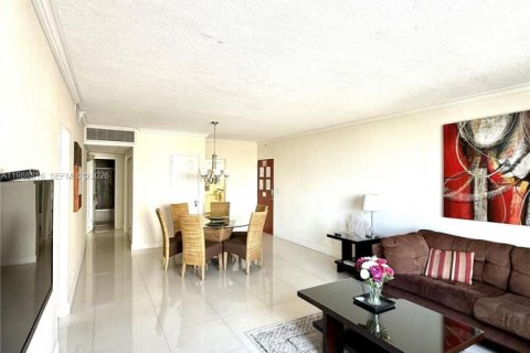 Condo in Hollywood, Florida, 2 bedrooms  № 2050479 - photo 6