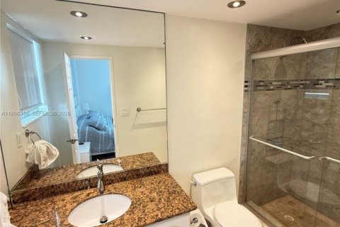 Condo in Hollywood, Florida, 2 bedrooms  № 2050479 - photo 8