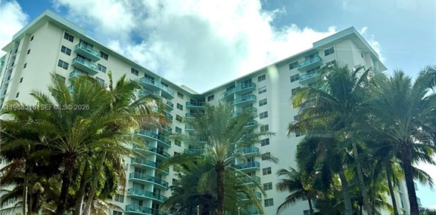 Condo in Hollywood, Florida, 2 bedrooms  № 2050479