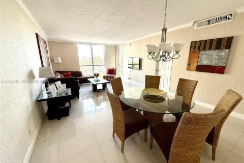 Condo in Hollywood, Florida, 2 bedrooms  № 2050479 - photo 4