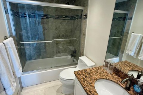Condo in Hollywood, Florida, 2 bedrooms  № 2050479 - photo 7
