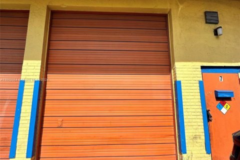 Immobilier commercial à louer à West Park, Floride № 1221588 - photo 1